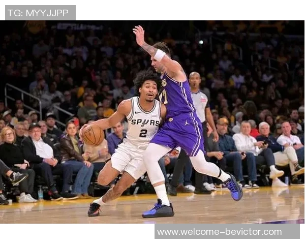 榜眼哈珀19分钟高效表现12中8砍下17分罚球状态稍逊仅中1球 榜眼哈珀19分钟高效表现12中8砍下17分罚球状态稍逊仅中1球