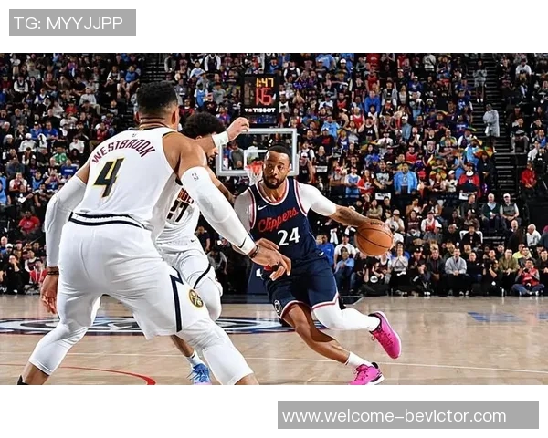 鲍威尔强调团队磨合提升防守端表现是我们关注的核心要素 鲍威尔强调团队磨合提升防守端表现是我们关注的核心要素