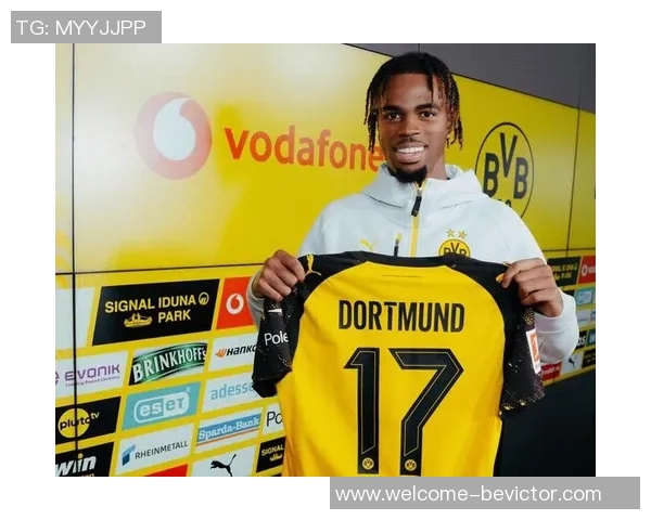 多特蒙德与汉堡上半场战成平局丘库埃梅卡错失良机卡帕尔多射门中柱